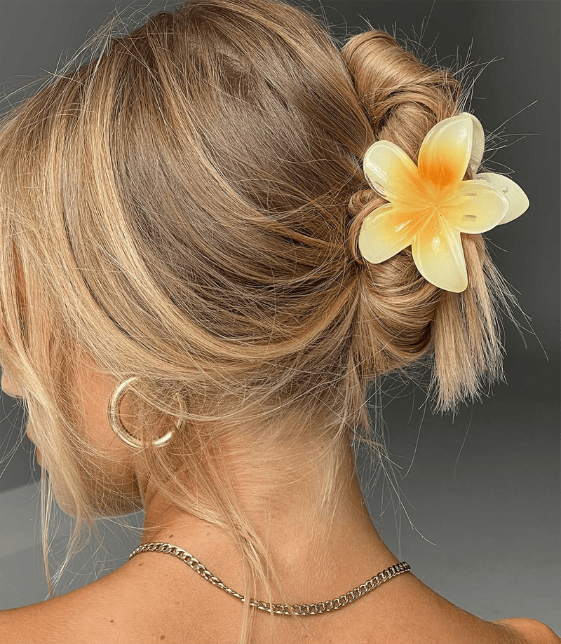 Tiitaa.com × Tiitaa: Egg Small Flower Hairpin runway look in Yellow