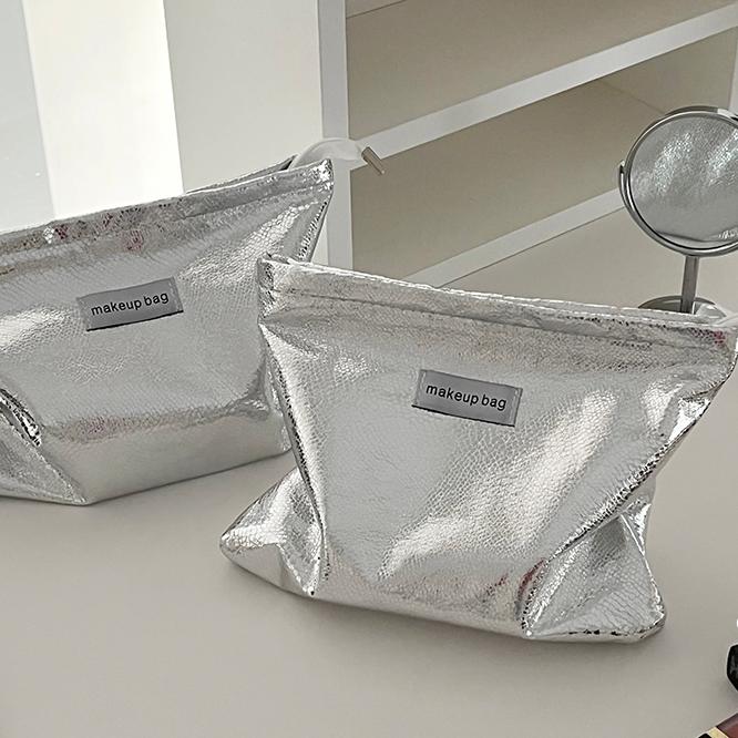 Tiitaa.com × Tiitaa: Burst Flash Cosmetic Bag runway look in Silver