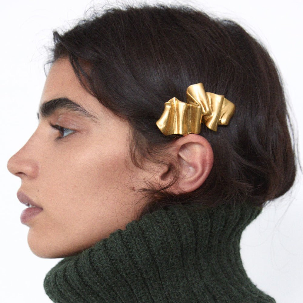 Tiitaa.com × Tiitaa: Pleated Metal Hair Clips runway look in Gold