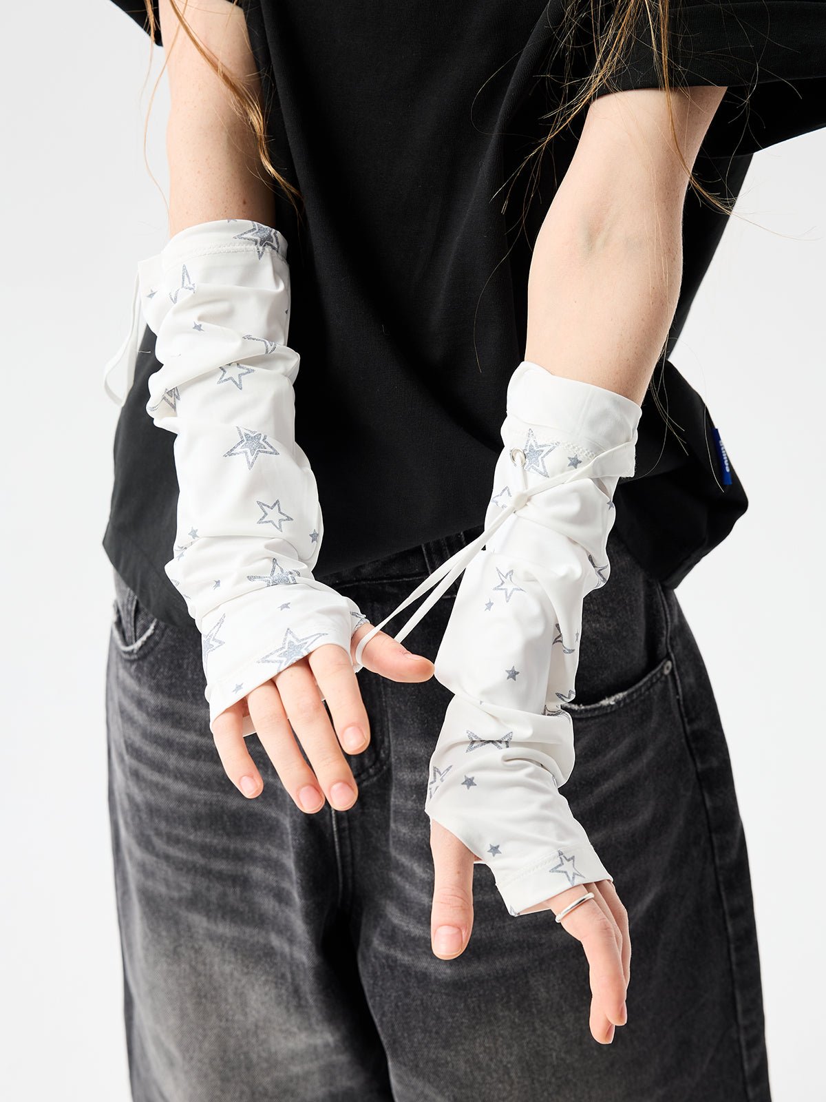 Tiitaa.com × Tiitaa: Sunscreen Sleeve runway look in Star