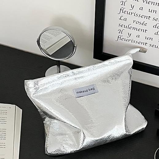 Tiitaa.com × Tiitaa: Burst Flash Cosmetic Bag runway look in Silver