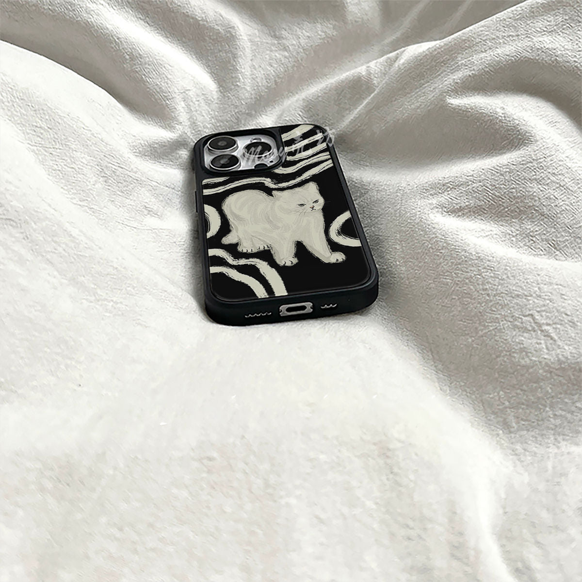 Tiitaa.com × Tiitaa: Cat Phone Case runway look in IPHONE 16