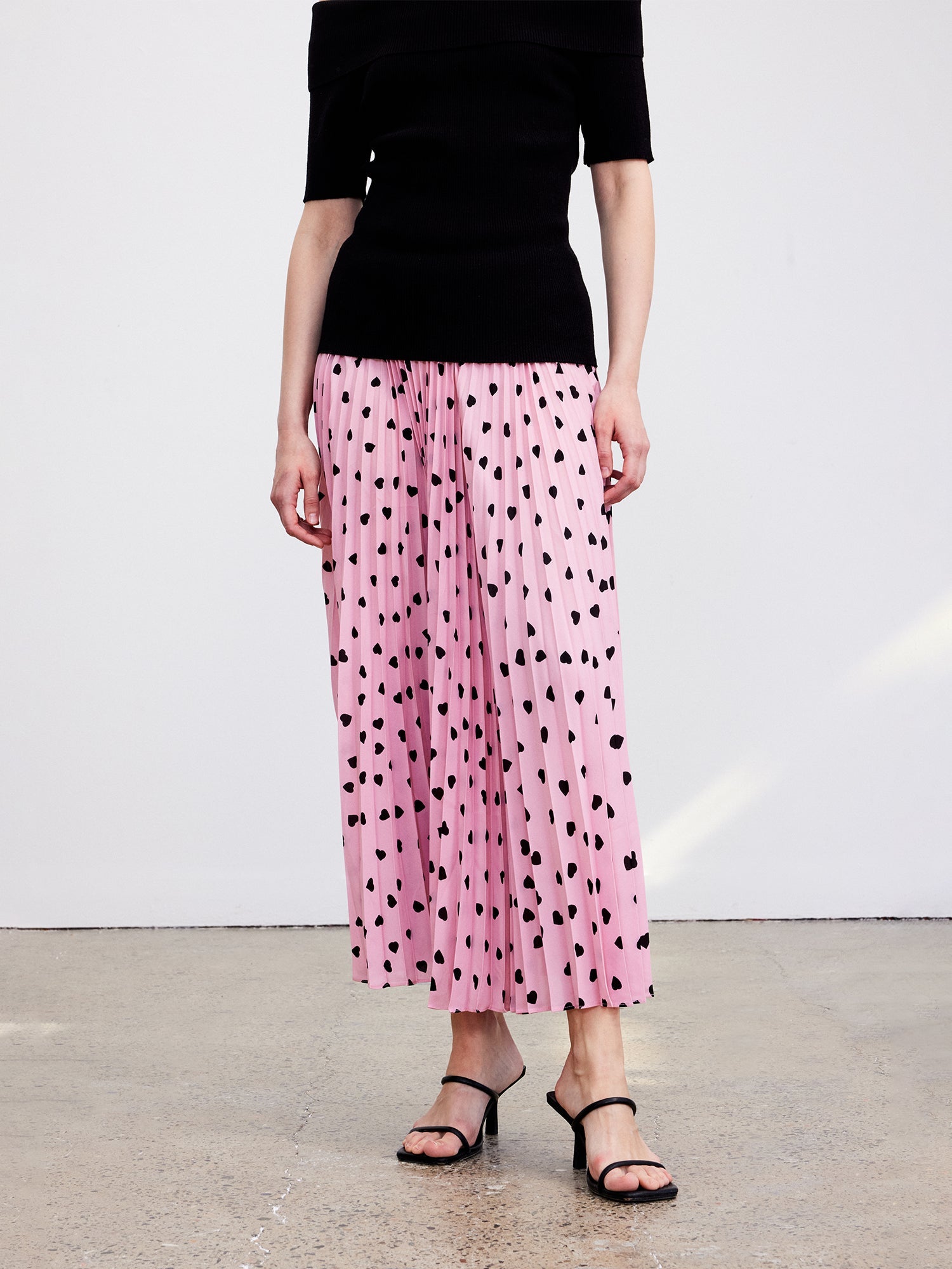 Tiitaa.com × Tiitaa: Polka Dot Pleated Bustier(Check Below Same Price With Taobao） runway look in 6 - 8