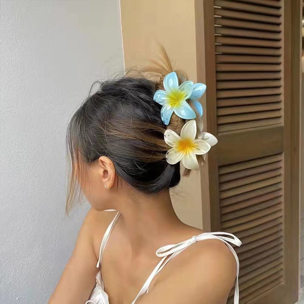 Tiitaa.com × Tiitaa: Egg Small Flower Hairpin runway look in Yellow