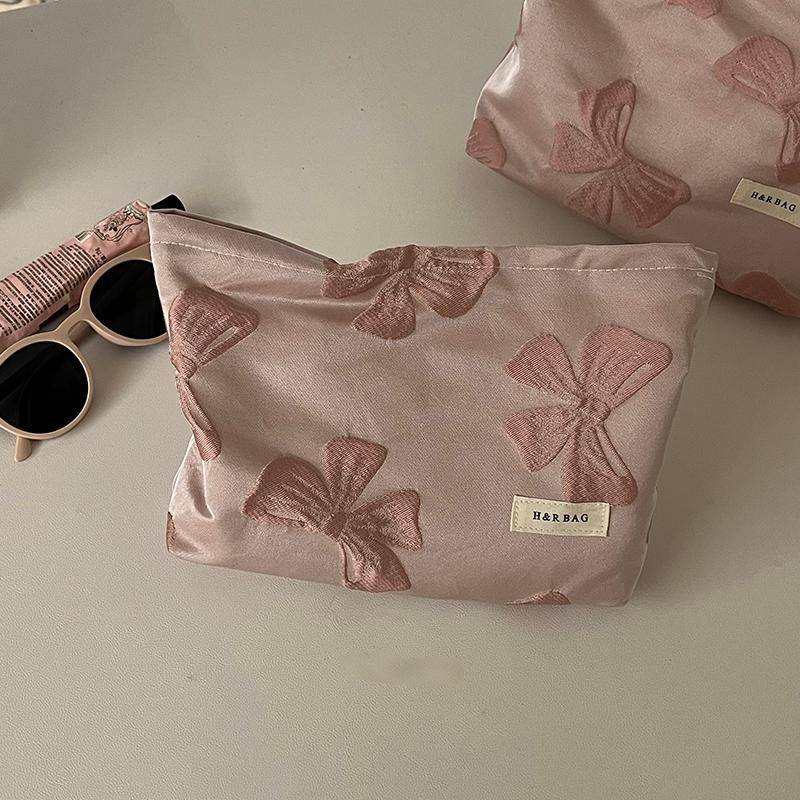 Tiitaa.com × Tiitaa: Bow Cosmetic Bag runway look in Pink