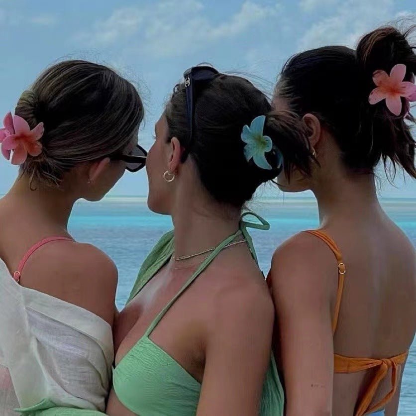 Tiitaa.com × Tiitaa: Egg Small Flower Hairpin runway look in Yellow