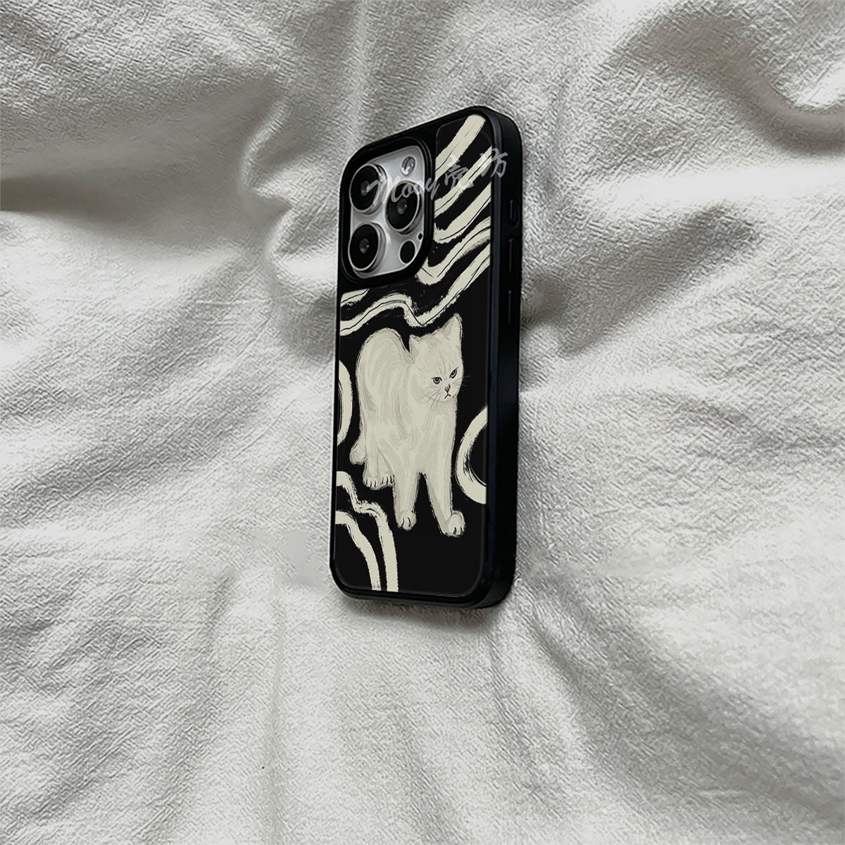 Tiitaa.com × Tiitaa: Cat Phone Case runway look in IPHONE 16