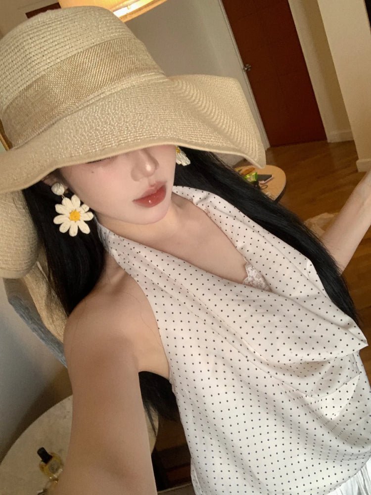 Tiitaa.com × Tiitaa: Large Brim Straw Hat runway look in Beige