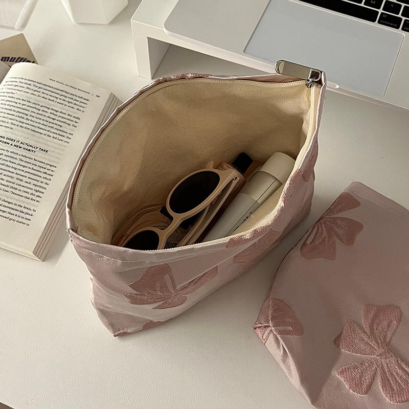 Tiitaa.com × Tiitaa: Bow Cosmetic Bag runway look in Pink