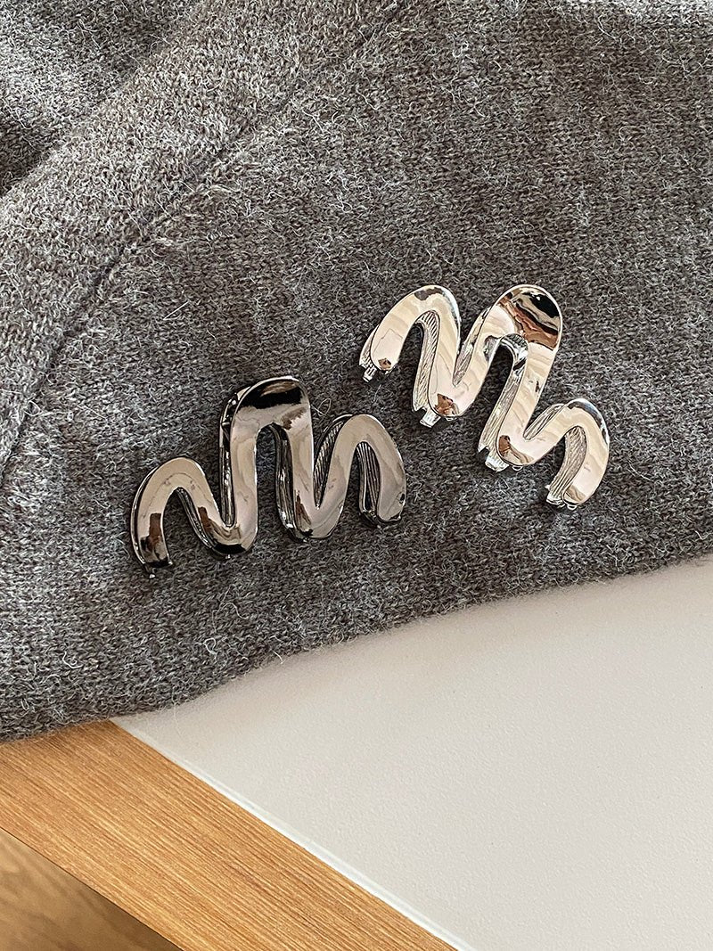 Tiitaa.com × Tiitaa: Irregular Wave Grab Clip runway look in Silver
