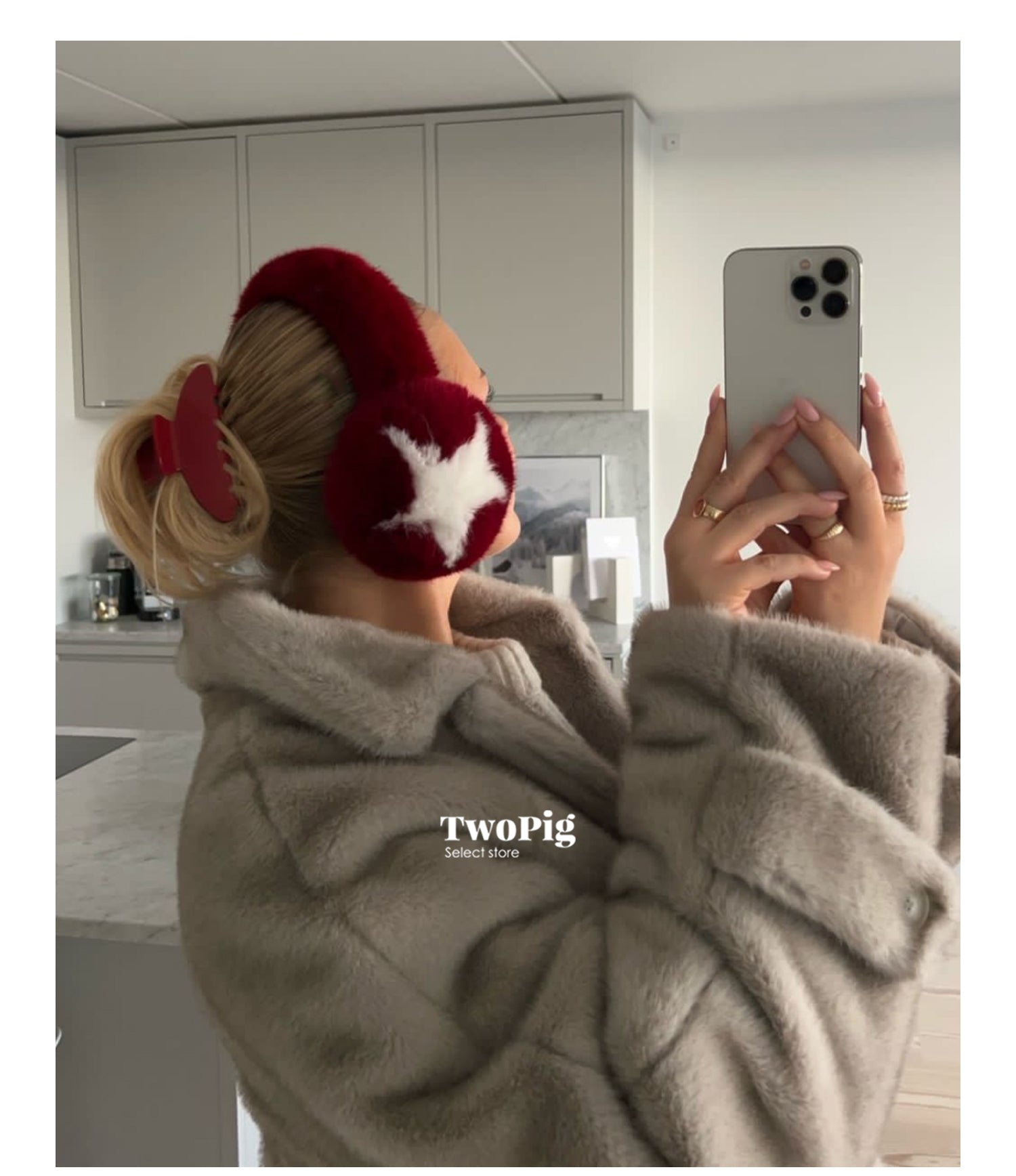 Tiitaa.com × Tiitaa: Red Grab Clip runway look in Red