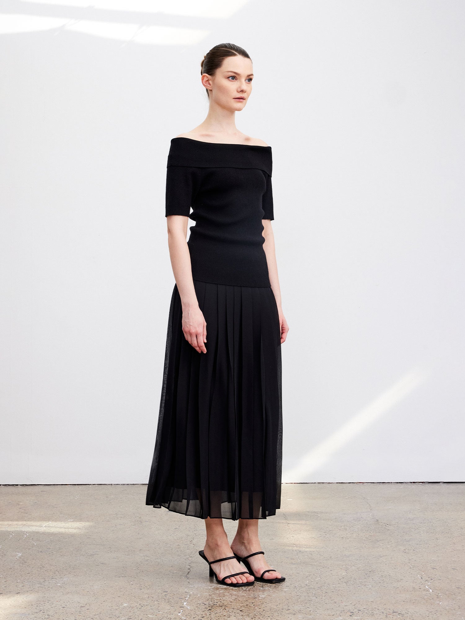 Tiitaa.com × Tiitaa: Chiffon Pleated Lightweight Bustier Dress(Check Below Same Price With Taobao） runway look in Nude