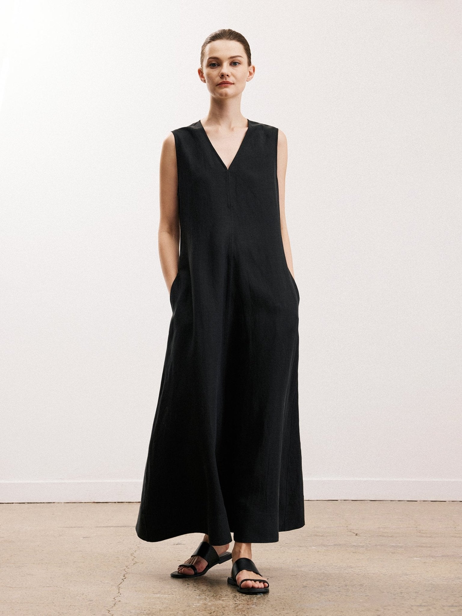 Tiitaa.com × Tiitaa: Long Simple Commuter Little Black Skirt(Check Below Same Price With Taobao） runway look in 6 - 8