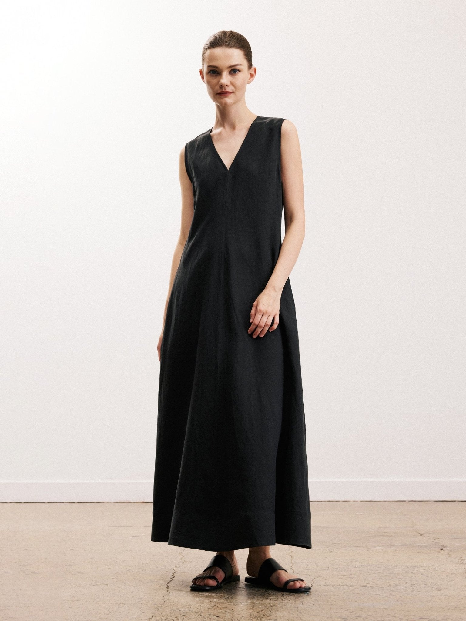 Tiitaa.com × Tiitaa: Long Simple Commuter Little Black Skirt(Check Below Same Price With Taobao） runway look in 6 - 8