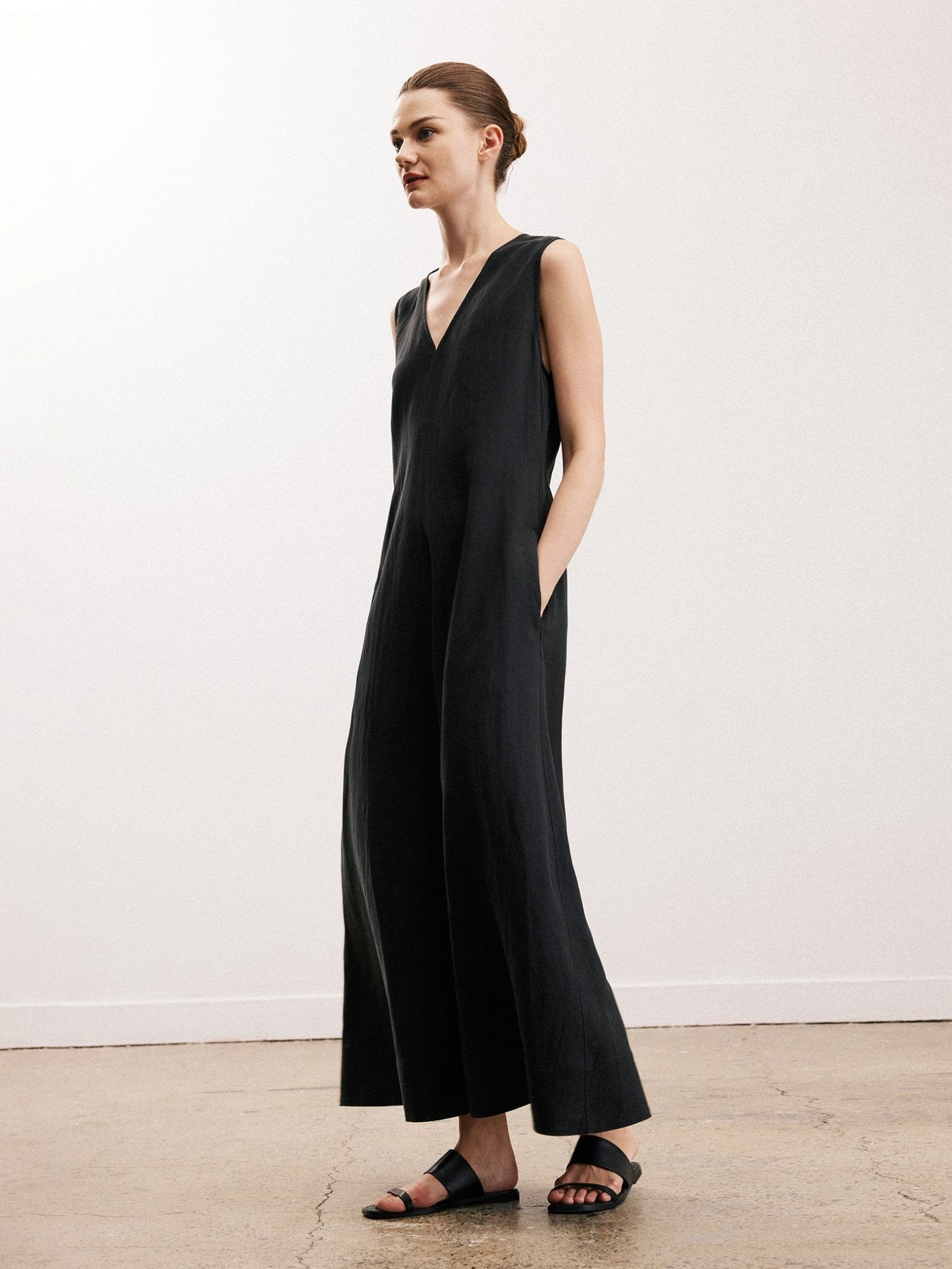 Tiitaa.com × Tiitaa: Long Simple Commuter Little Black Skirt(Check Below Same Price With Taobao） runway look in 6 - 8