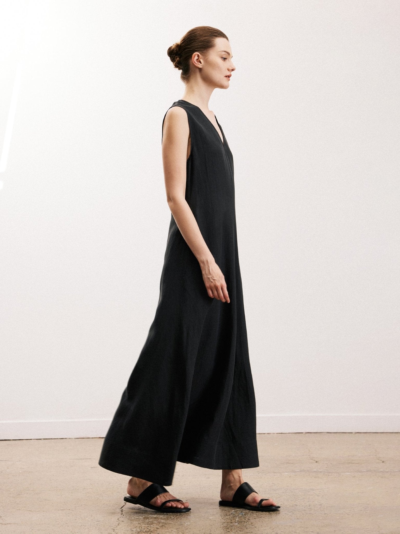 Tiitaa.com × Tiitaa: Long Simple Commuter Little Black Skirt(Check Below Same Price With Taobao） runway look in 6 - 8